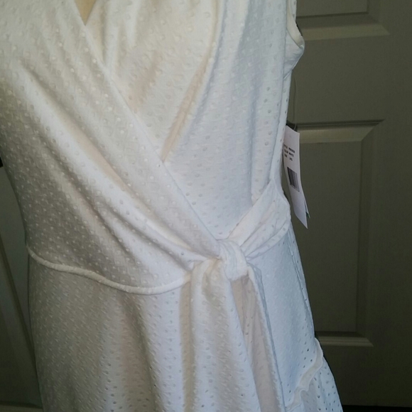 Beautiful eyelet faux wrap dress - Picture 2 of 6